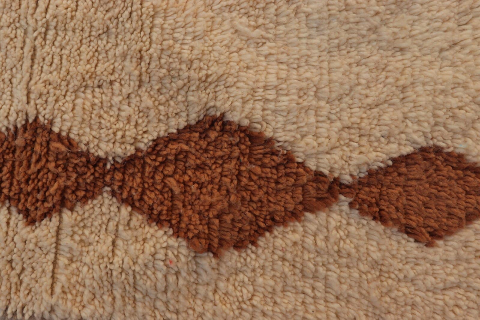 IMG_6660 Handwoven Wool Azilal Rug – Cream Berber Carpet with Brown Accents