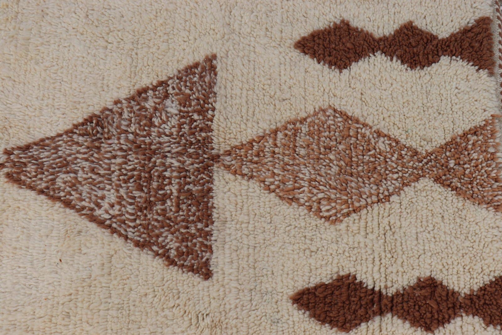IMG_6665 Handwoven Wool Azilal Rug – Cream Berber Carpet with Brown Accents