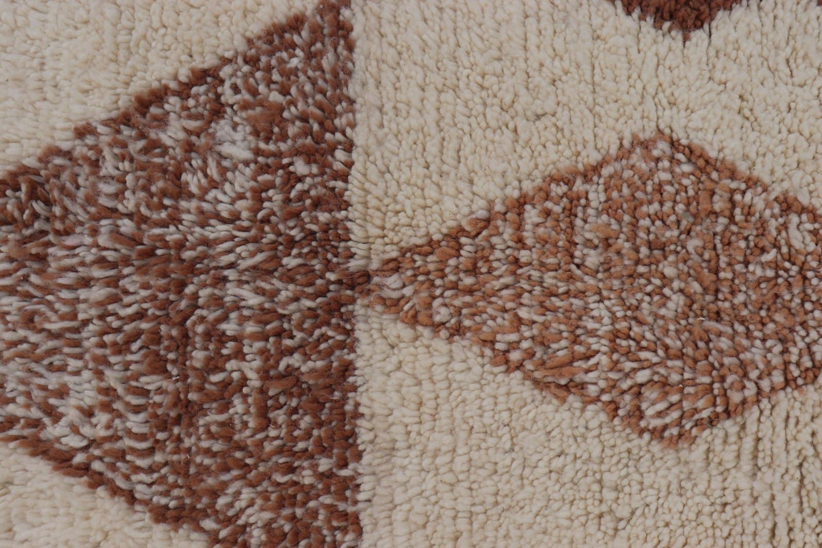 IMG_6666 Handwoven Wool Azilal Rug – Cream Berber Carpet with Brown Accents