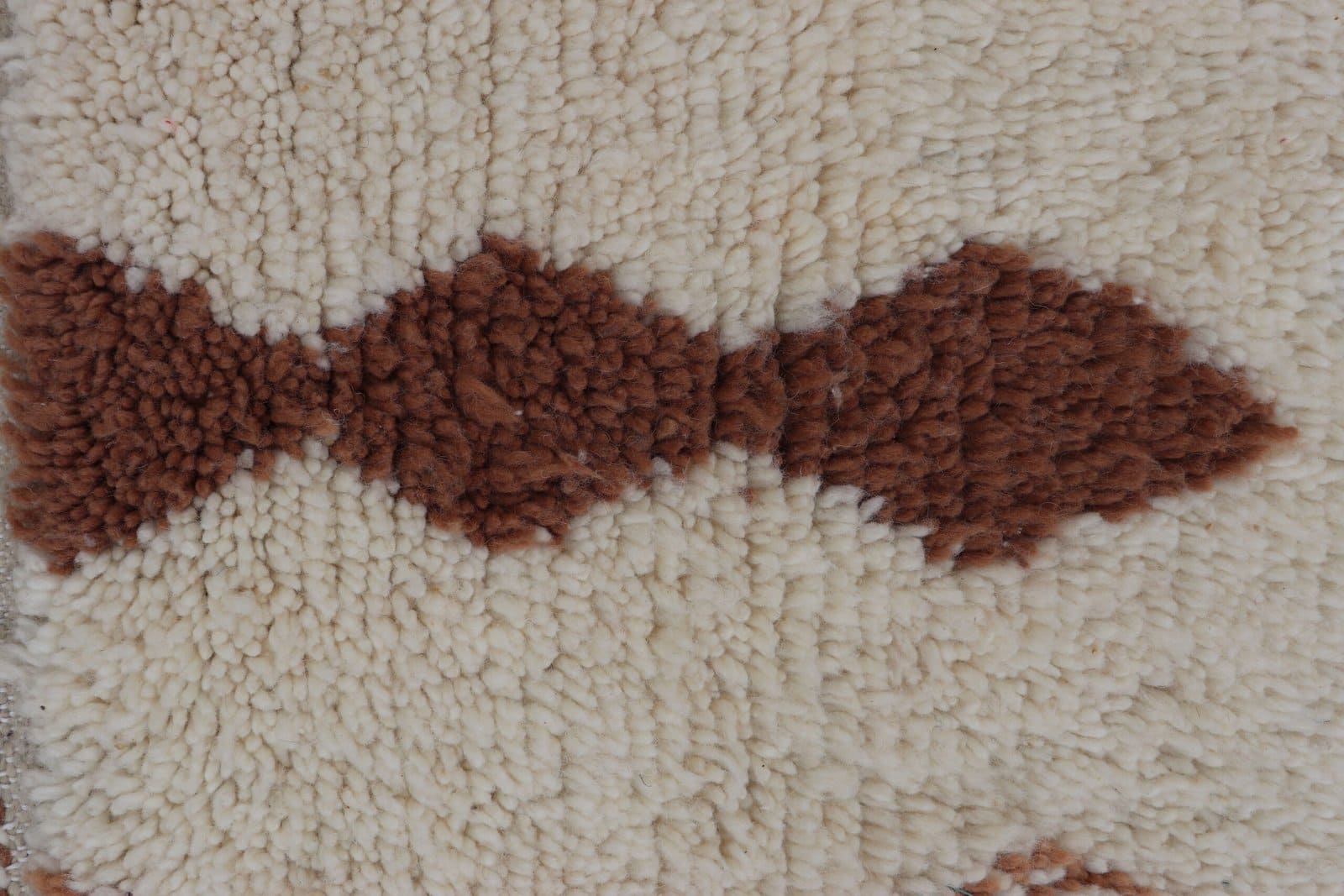 IMG_6667 Handwoven Wool Azilal Rug – Cream Berber Carpet with Brown Accents