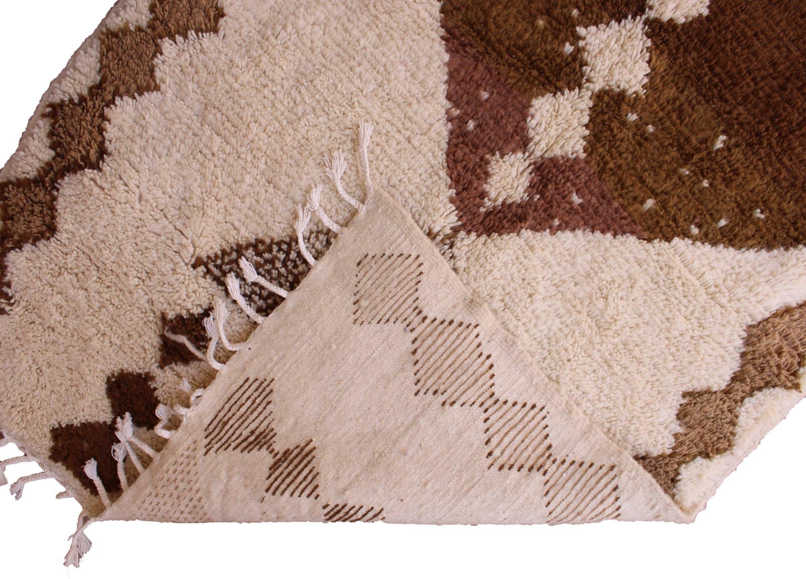authentic-moroccan-handwoven-wool-rug Detail of smaller diamond motifs inside the main pattern