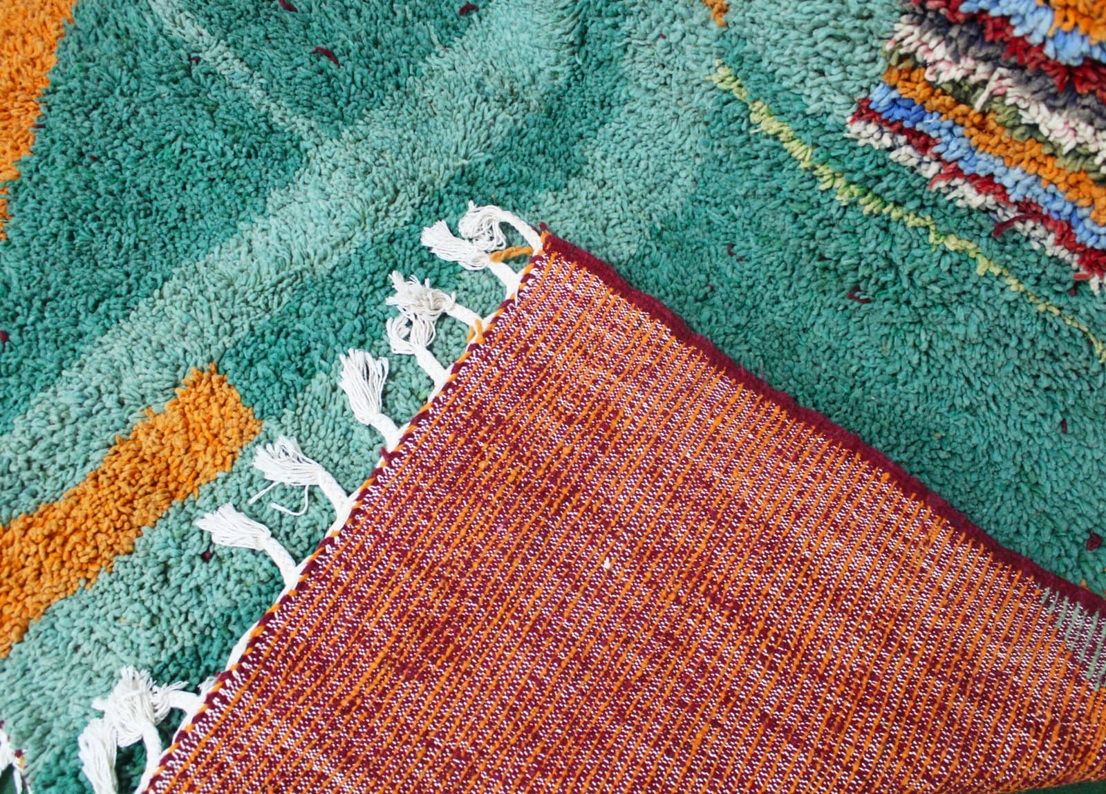 authentic-moroccan-tribal-shag-rug Fringe detail showing hand-knotted tassels along the rug’s edge.