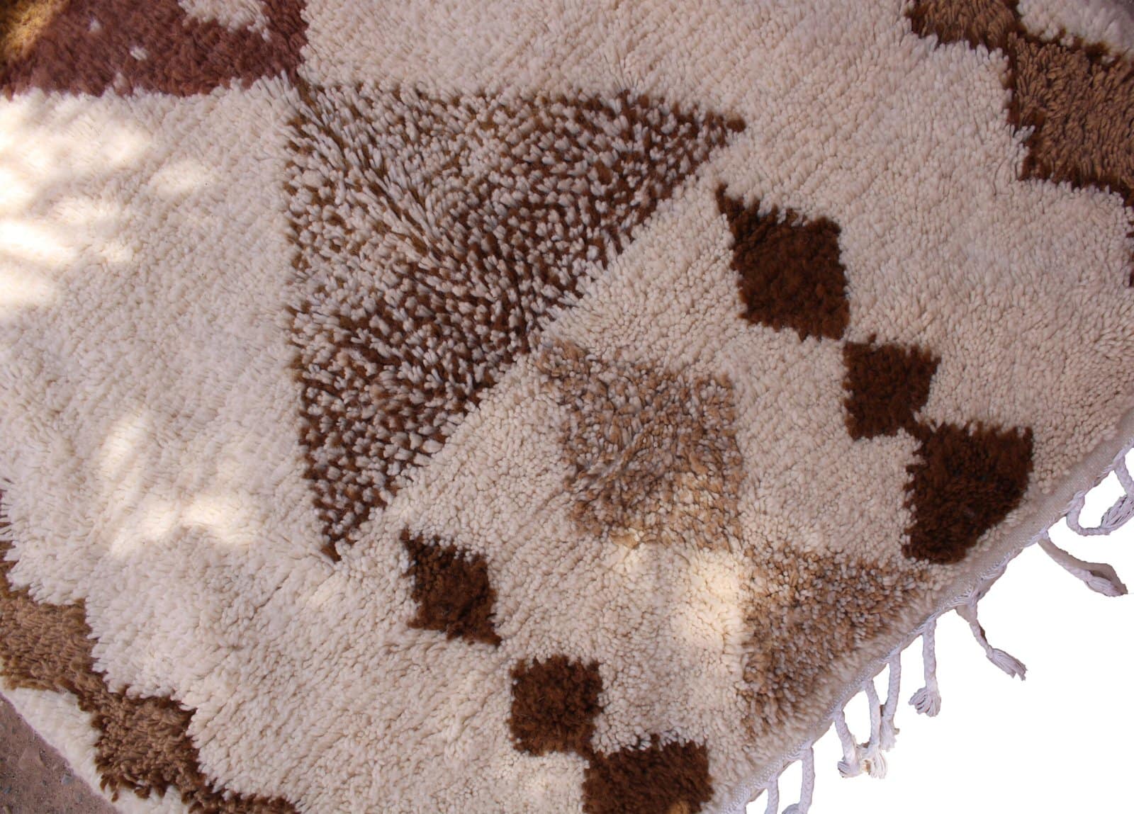 beni-ourain-inspired-ivory-brown-rug Full-length vertical display of authentic Moroccan Beni Ourain style rug with diamond motifs.