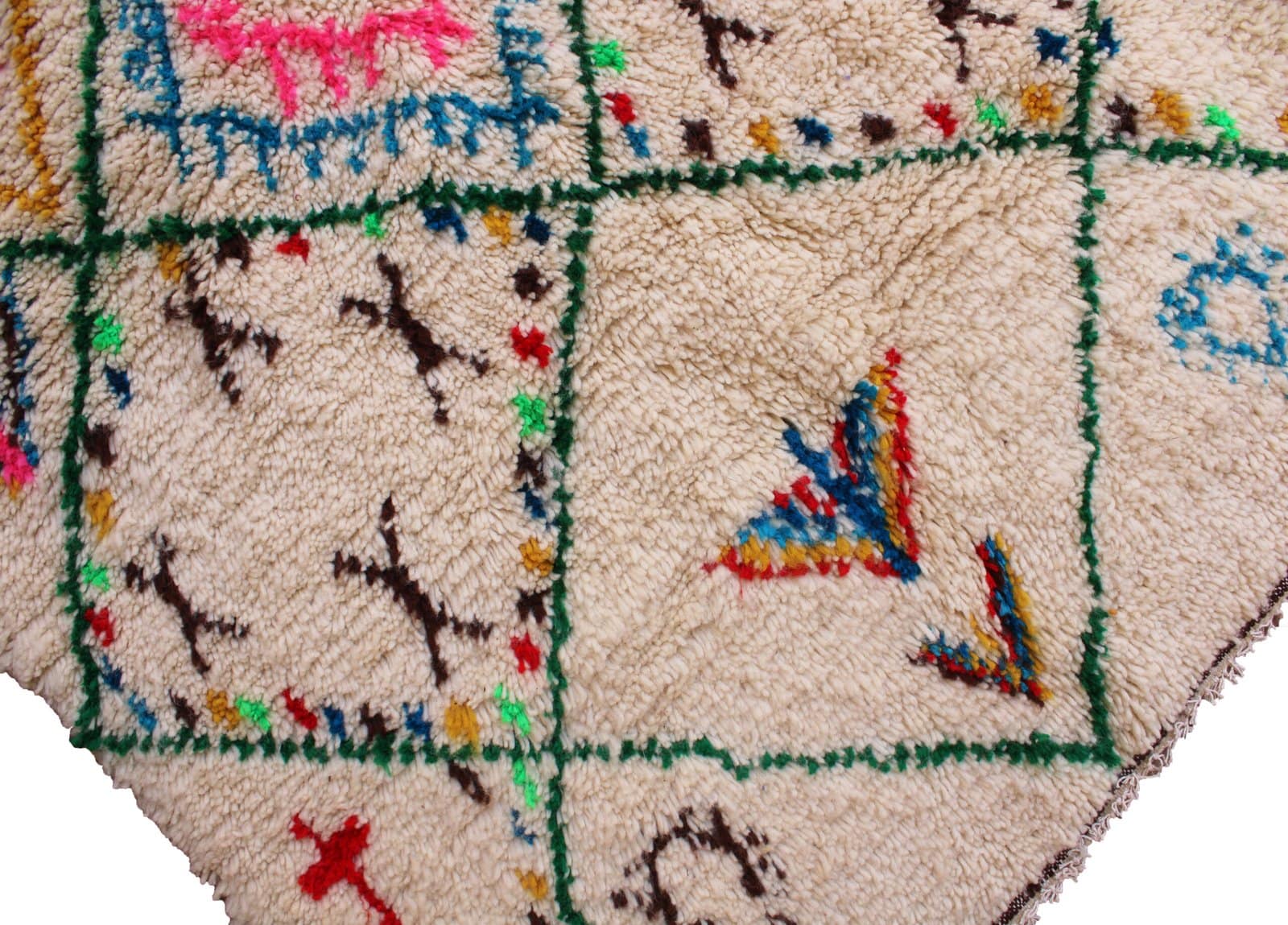 bohemian-moroccan-berber-area-rug Side angle shot highlighting the thickness and soft pile of the handmade Moroccan rug.