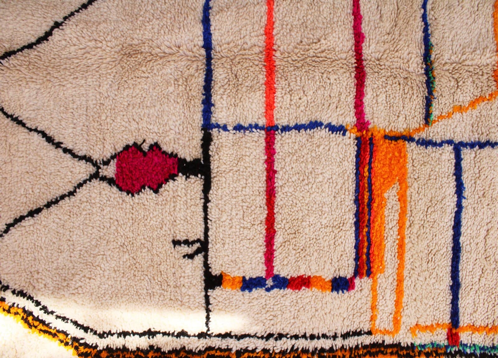 cream-berber-rug-with-pattern Ivory Moroccan carpet with geometric motifs.