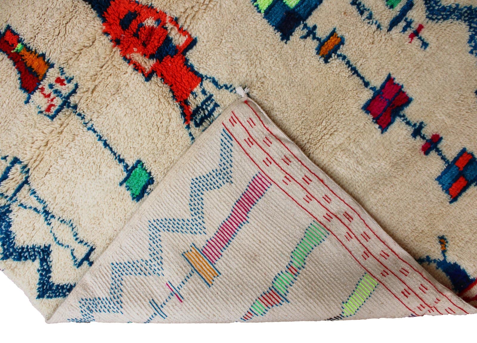 cream-blue-tribal-moroccan-wool-rug Geometric Berber rug in cream and blue close up