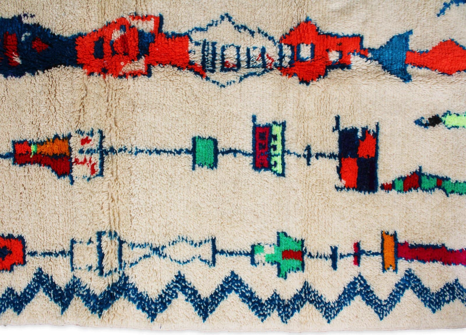 handmade-cream-blue-moroccan-area-rug Geometric Berber rug in cream and blue close up