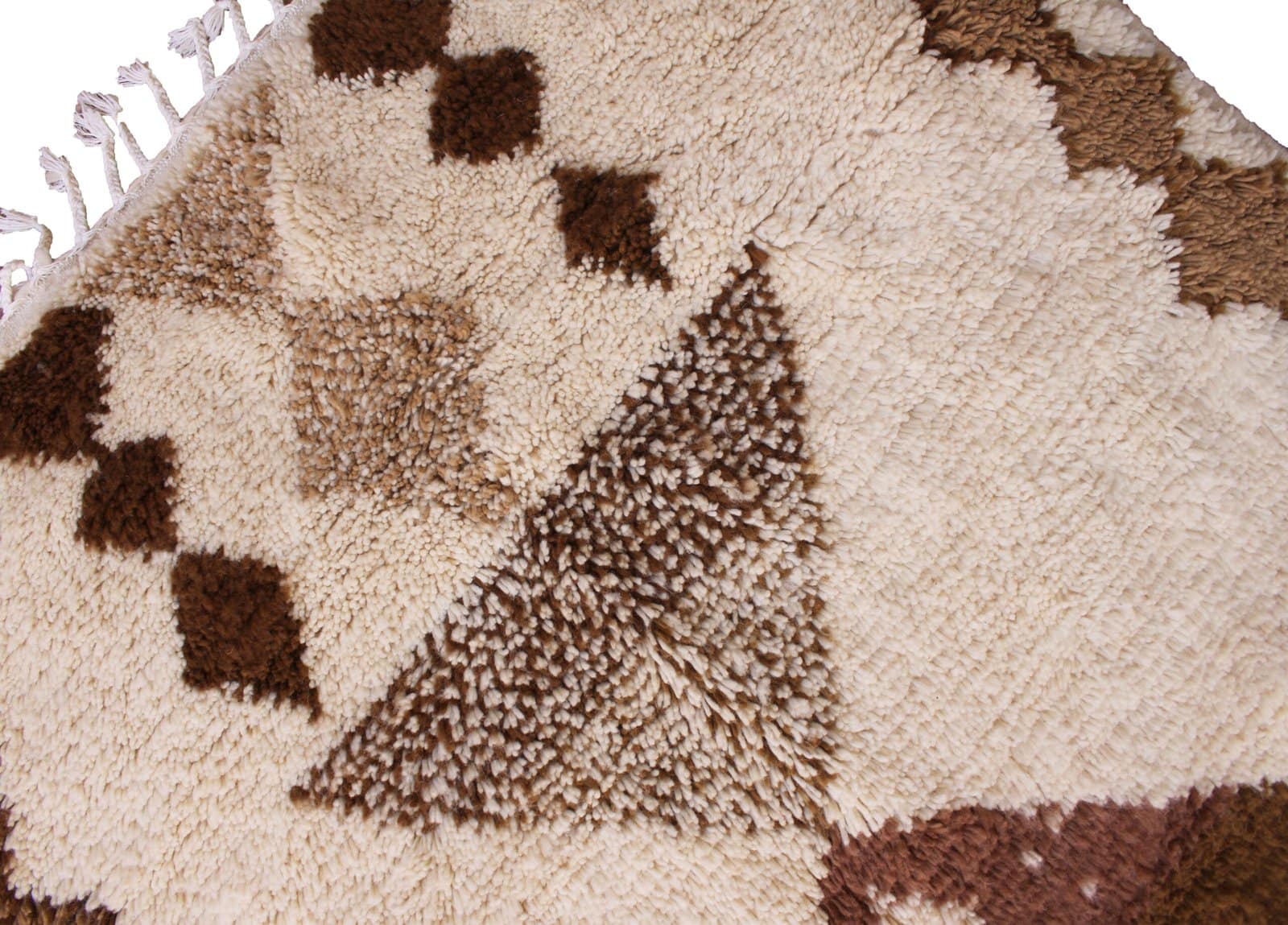 luxury-handmade-berber-shaggy-rug Corner close-up displaying texture, stitching, and wool density.