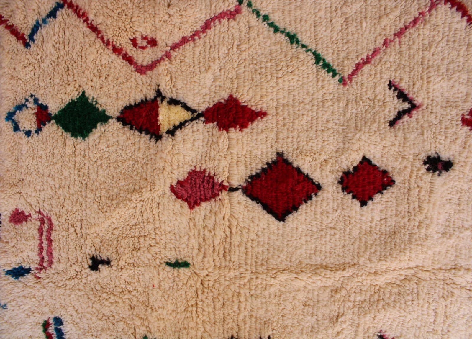 luxury-handwoven-moroccan-area-carpet Corner close-up of Moroccan area rug showing craftsmanship and stitching quality.