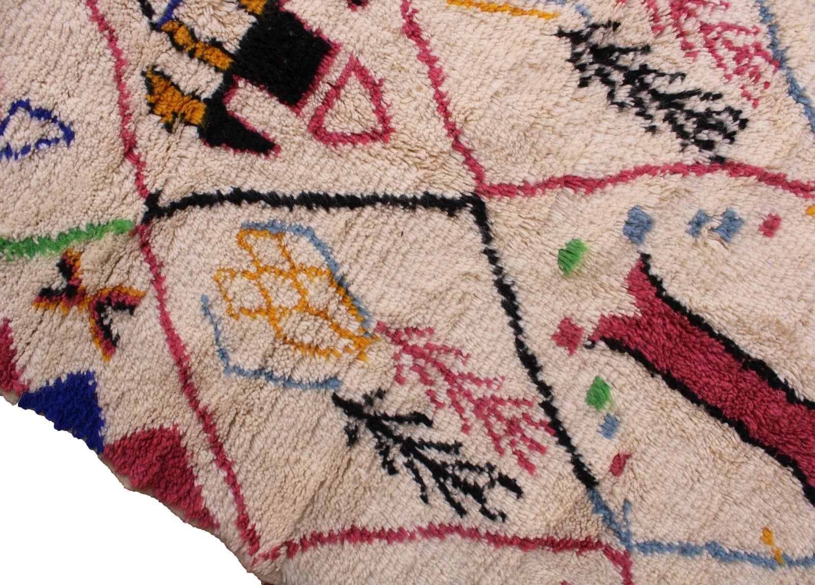 oversized-berber-area-rug-natural-wool Traditional handmade Moroccan carpet crafted by skilled artisans.