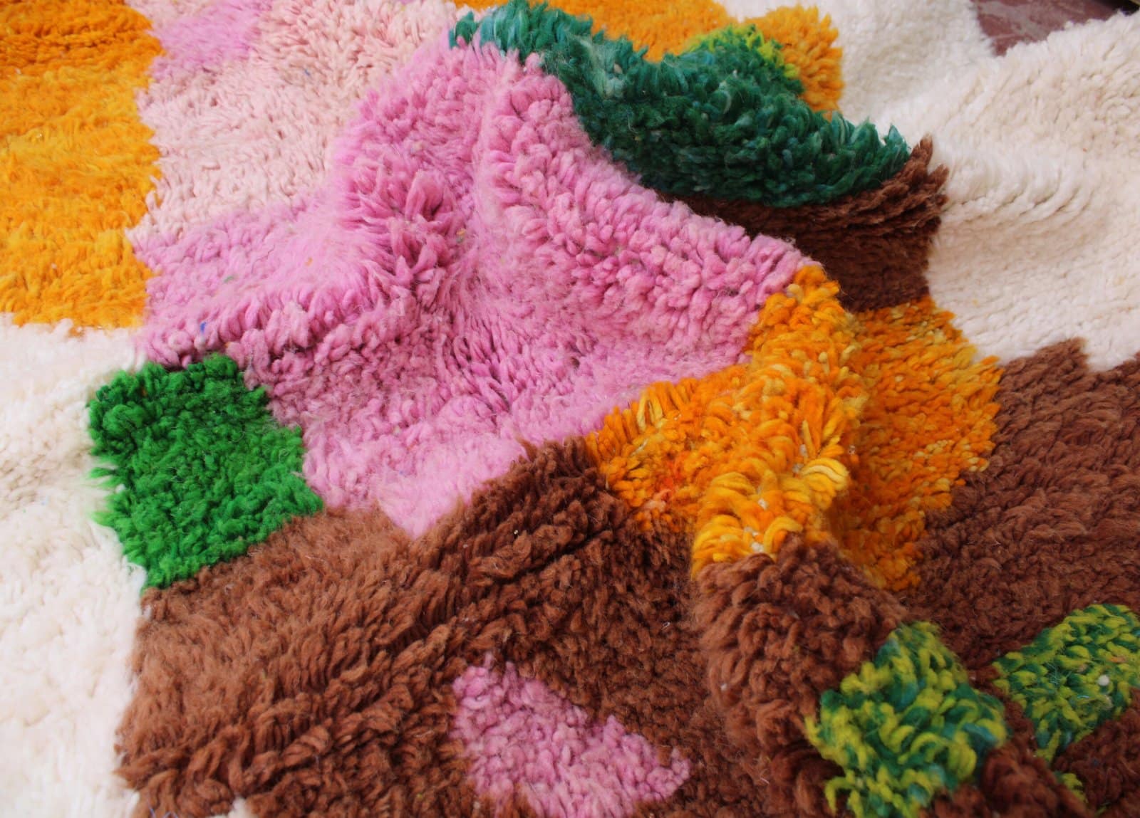 tribal-colorful-moroccan-wool-rug Multicolor handmade Moroccan carpet texture detail