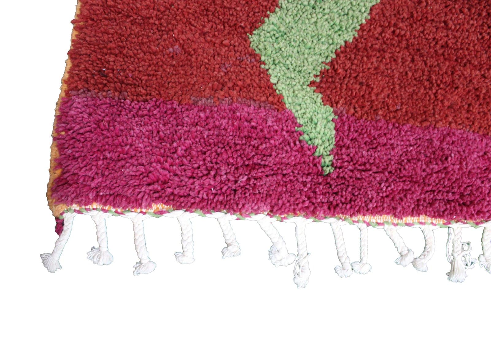 handmade-moroccan-rug-vintage-berber-design Wide shot of the full Moroccan area rug showing fringe tassels and overall rectangular shape.