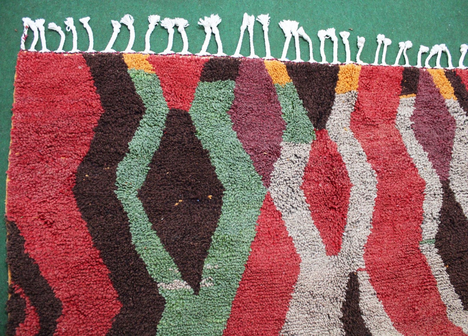 moroccan-azilal-rug-handmade-colorful-abstract-design Close-up detail of rug fringes showing natural wool fibers