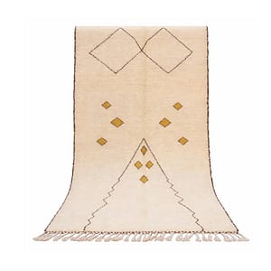 handmade-cream-moroccan-beni-ourain-wool-rug Full view of a handmade cream Moroccan Beni Ourain rug with diamond motifs on a white background.