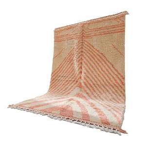 luxury-handwoven-moroccan-rug Handmade Moroccan Beni Ourain rug with white base and dusty pink chevron stripes.