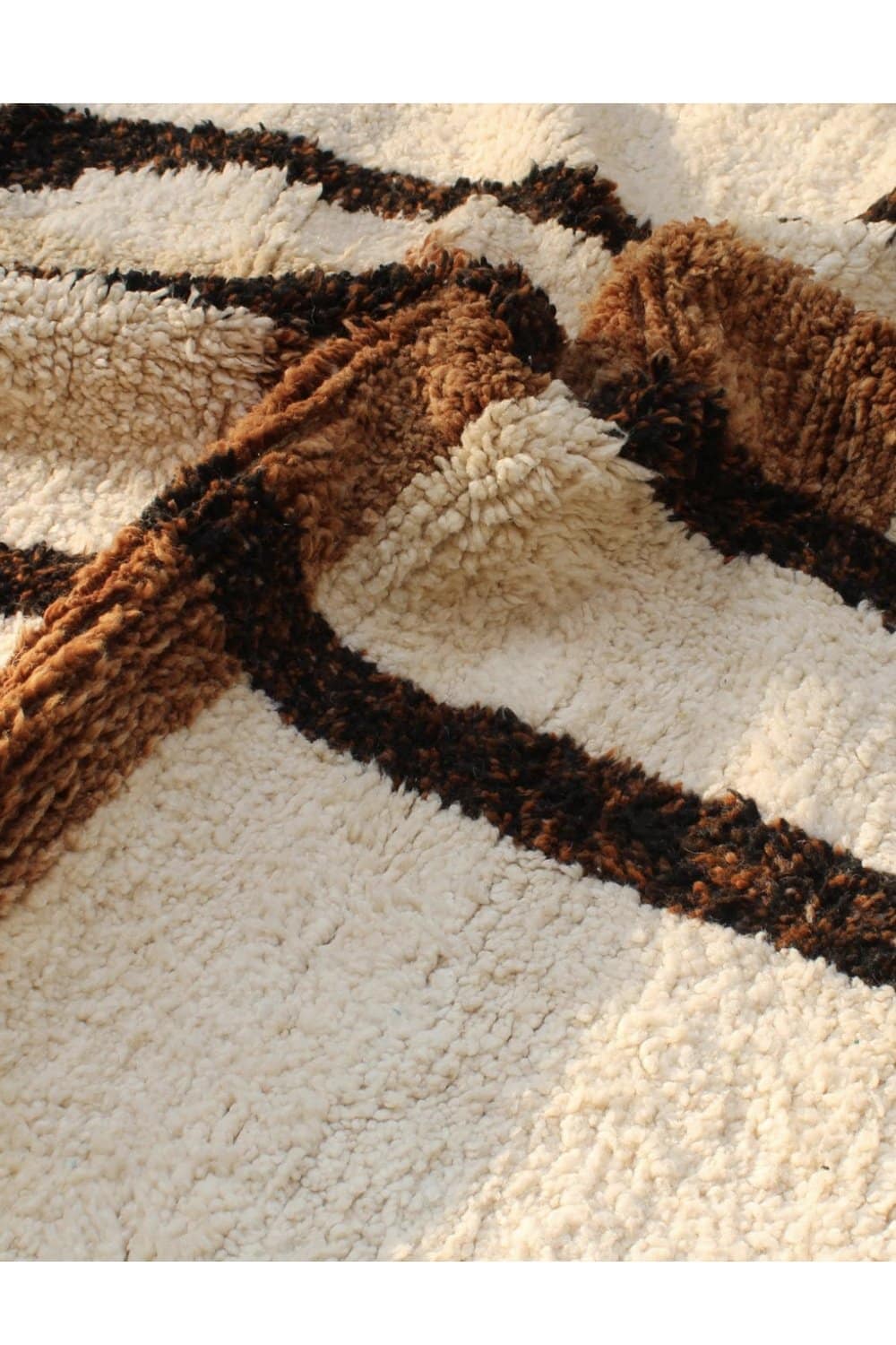 344 Earthy brown Moroccan wool rug for boho home decor texture detail
