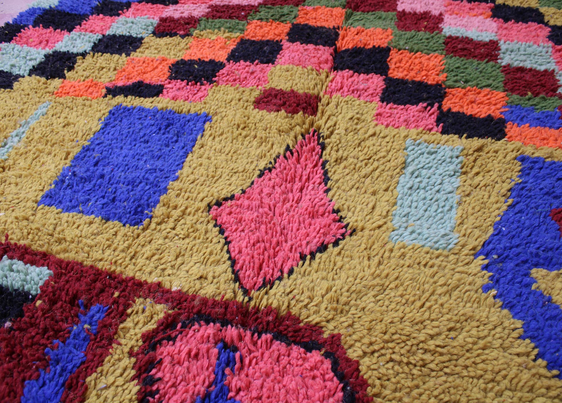 golden-yellow-moroccan-wool-rug beni ourain rug close up
