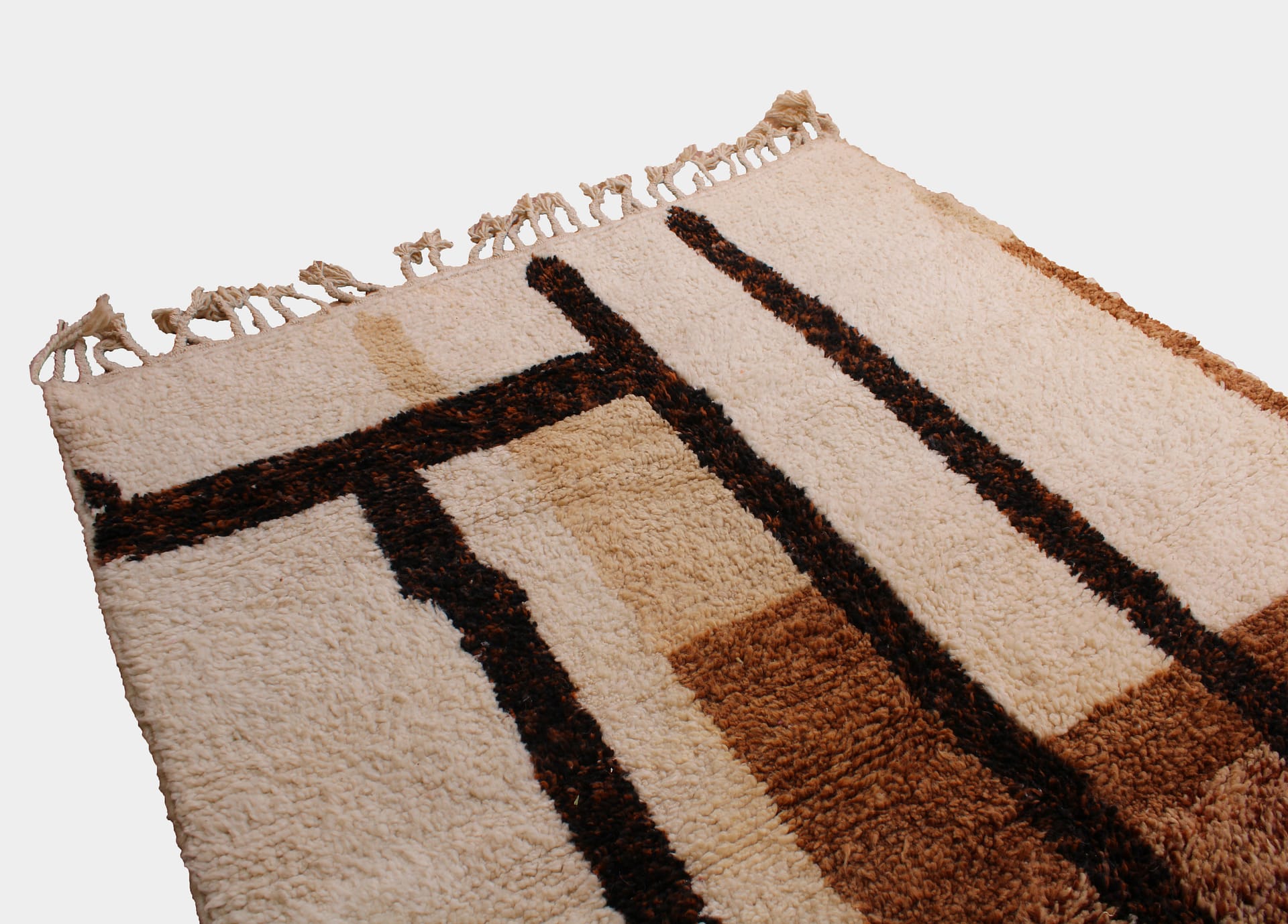 brown-berber-moroccan-area-rug Earthy brown Moroccan wool rug for boho home decor top view