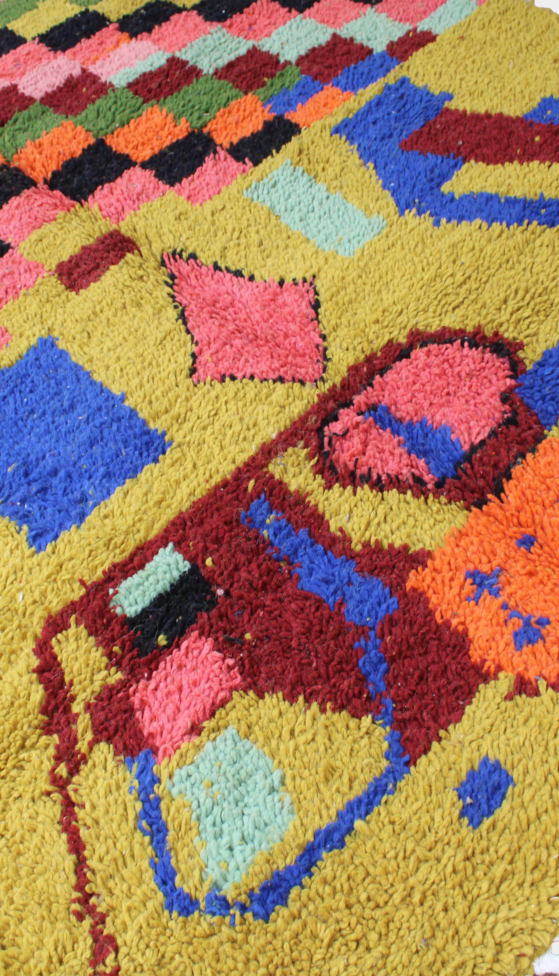 handmade-mustard-moroccan-rug Golden yellow Moroccan wool rug for home decor close view